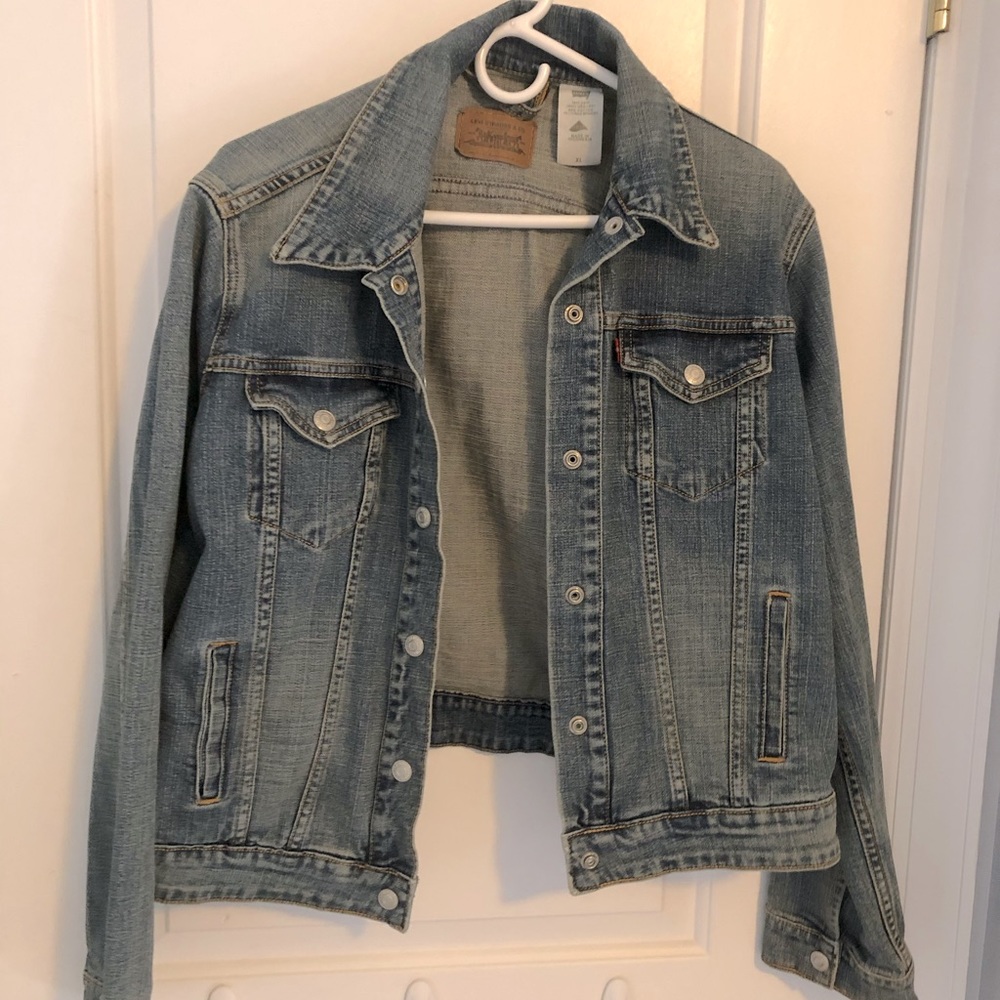 Men’s XL Levi’s Denim Jacket.